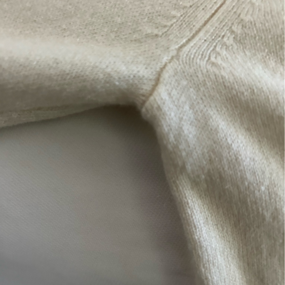 Uniqlo Cashmere Sweater - Picture 4 of 5